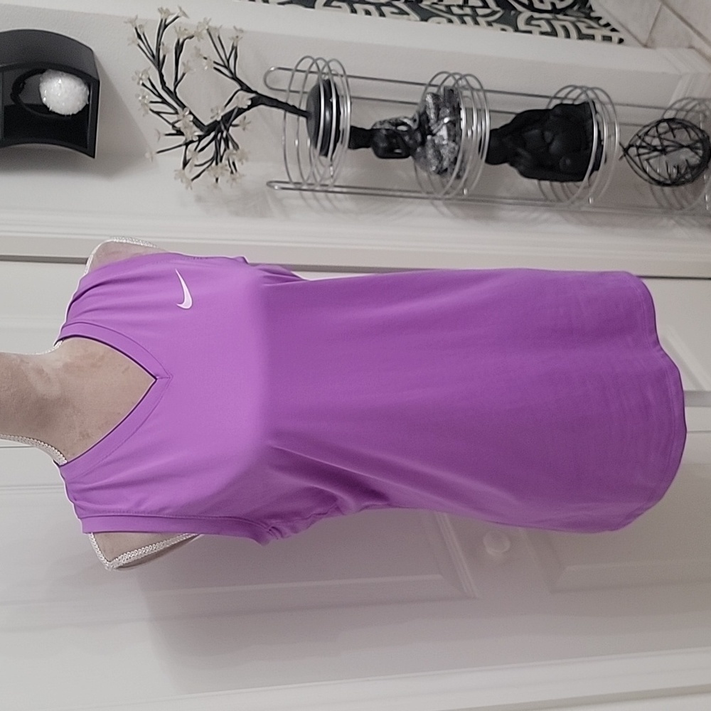 Nike Pro Combat Dri-Fit Light Purple Sleeveless Tank, Fitted, V Neck Size L, EUC